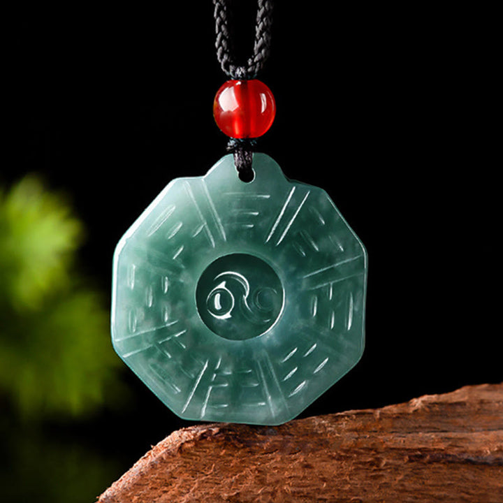 Jade Kette Yin Yang Bagua Naturstein Anhänger grün