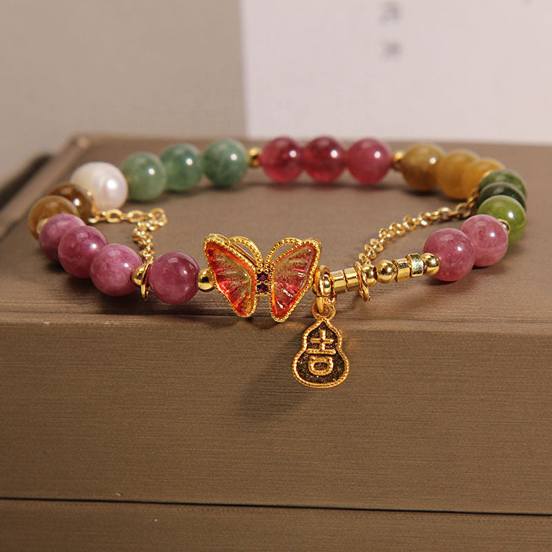 Armband Schmetterling – Energie mit bunten Natursteinen und Goldverzierung.