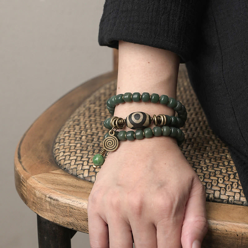 Armband Bodhi – Frieden grüne Perlen Naturstein elastisch Handgelenk getragen