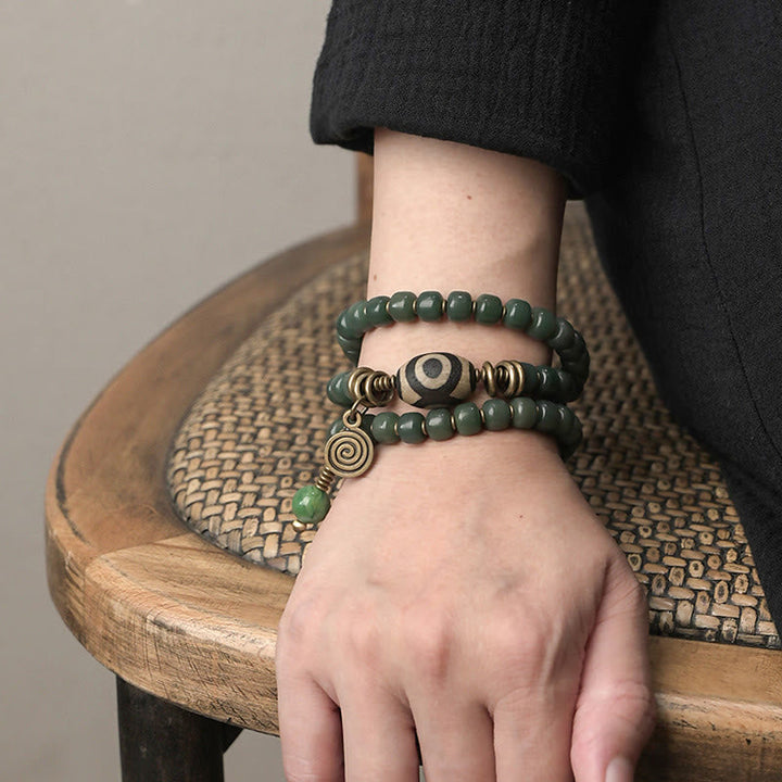 Armband Bodhi – Frieden grüne Perlen Naturstein elastisch Handgelenk getragen