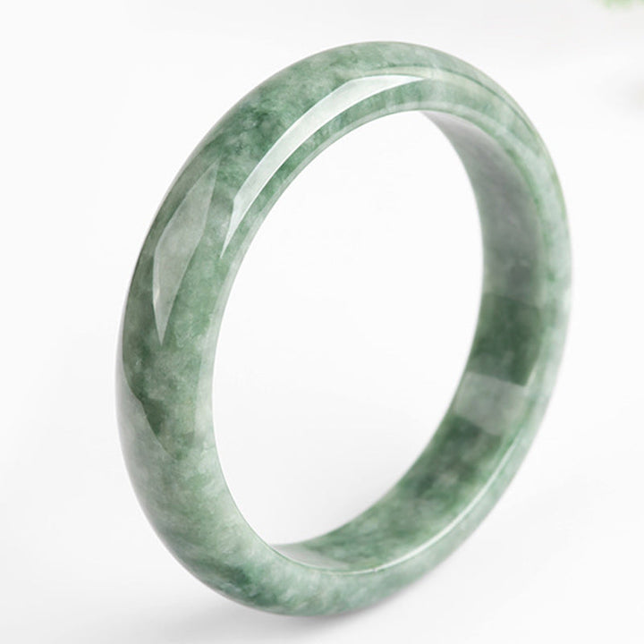 Jade Armband in Hellgrün mit natürlichen Marmorierungen elegante Ausführung