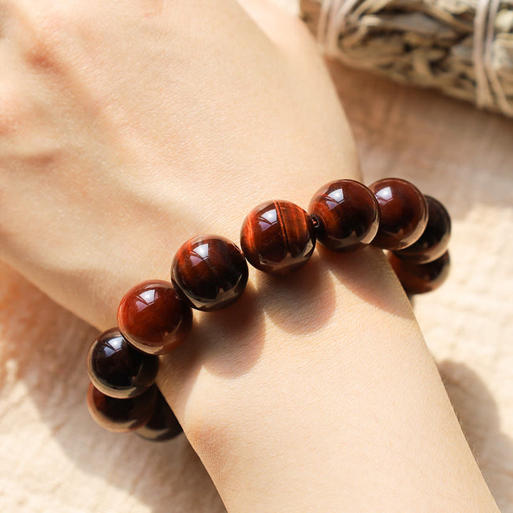 Armband Tigerauge – Heilung & Energie braune Perlen Handgelenk getragen