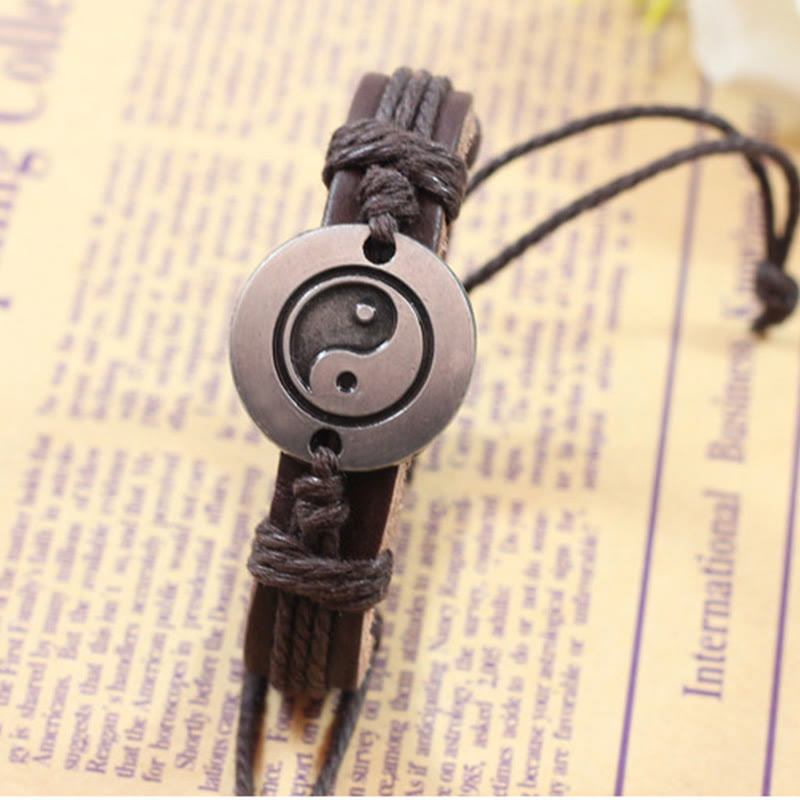 Armband Yin Yang – Harmonie mit Lederband und Metallanhänger.