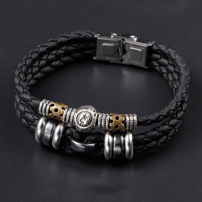 Schwarzes Leder Armband mit Hämatit und Silber Verzierungen Detailaufnahme
