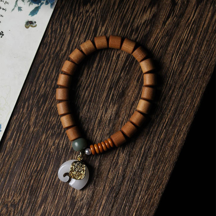 Armband Sandelholz Jade Elefant Schutz Handgelenk getragen braun