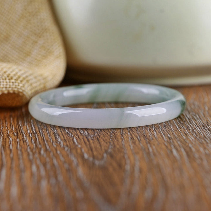 Jade Armband Schutz Fülle helles Grün poliert elegantes Design Naturstein