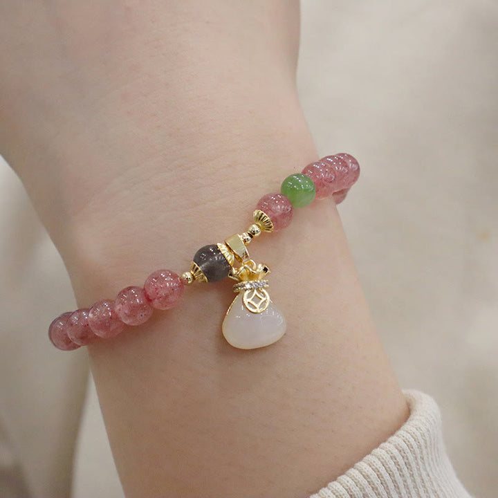Armband Erdbeerquarz Jade Heilung Frieden elegantes Perlenarmband Handgelenk getragen