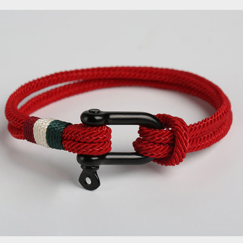 Rotes Seil Armband mit schwarzem Verschluss elegant gestylt