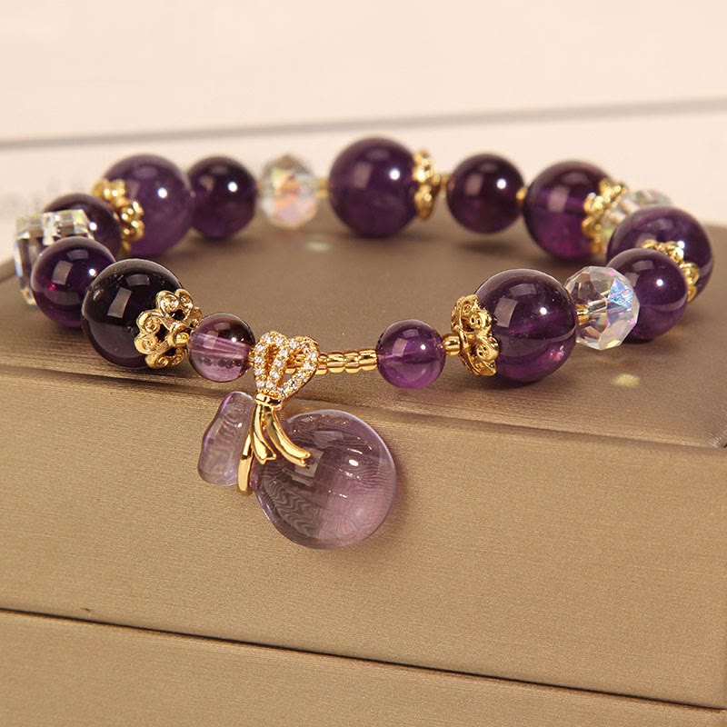 Armband Amethyst Kristall lila Perlen gold Verschluss elegant.