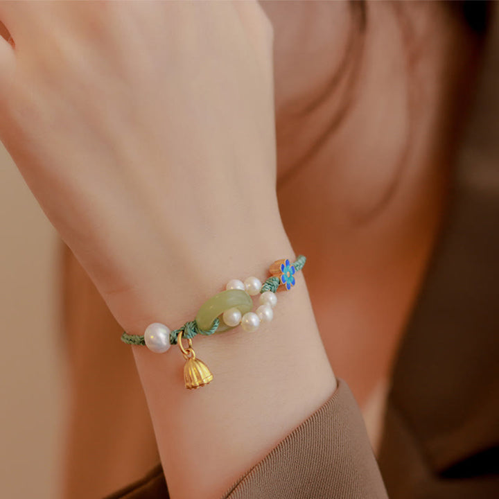 Armband Perle Jade – Glück & Frieden Energie am Handgelenk getragen elegant