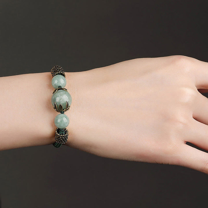 Jade Grün Armband Geflochten am Handgelenk eleganter Naturstein Glück Wohlstand