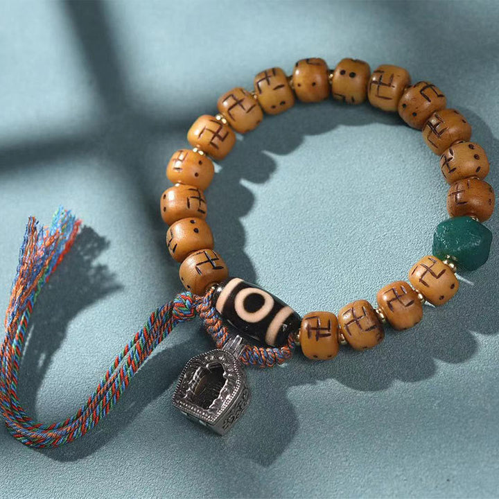 Armband Kamelknochen – Schutz & Glück mit grünem Stein Anhänger