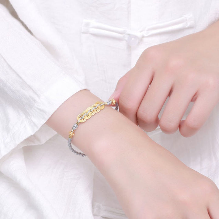 Armband Kupfer Perle Glück elegant am Handgelenk getragen weiß