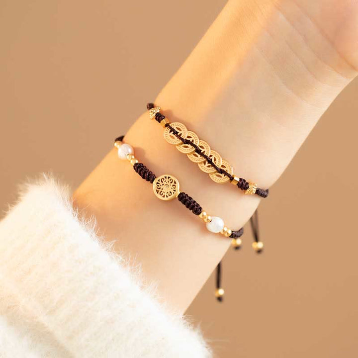 Armband Kupfer – Glück & Stärke mit braunen Perlen elegant getragen