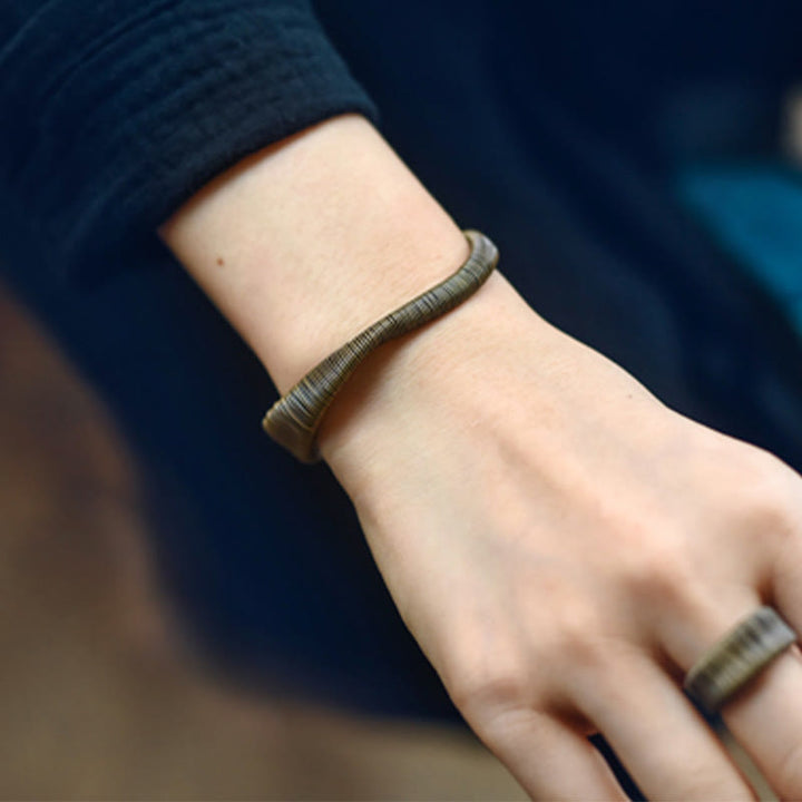 Kupfer Armband am Handgelenk getragen eleganter Naturstein Balance Wohlstand