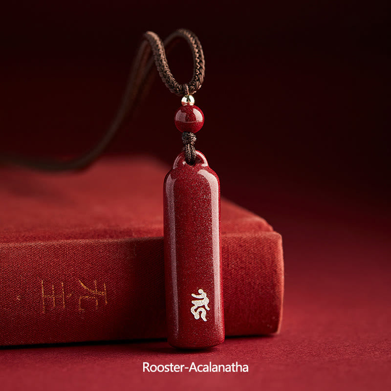 Anhänger Zinnober Geburts-Buddha – Schutz & Glück Braun / Rooster-Acalanatha