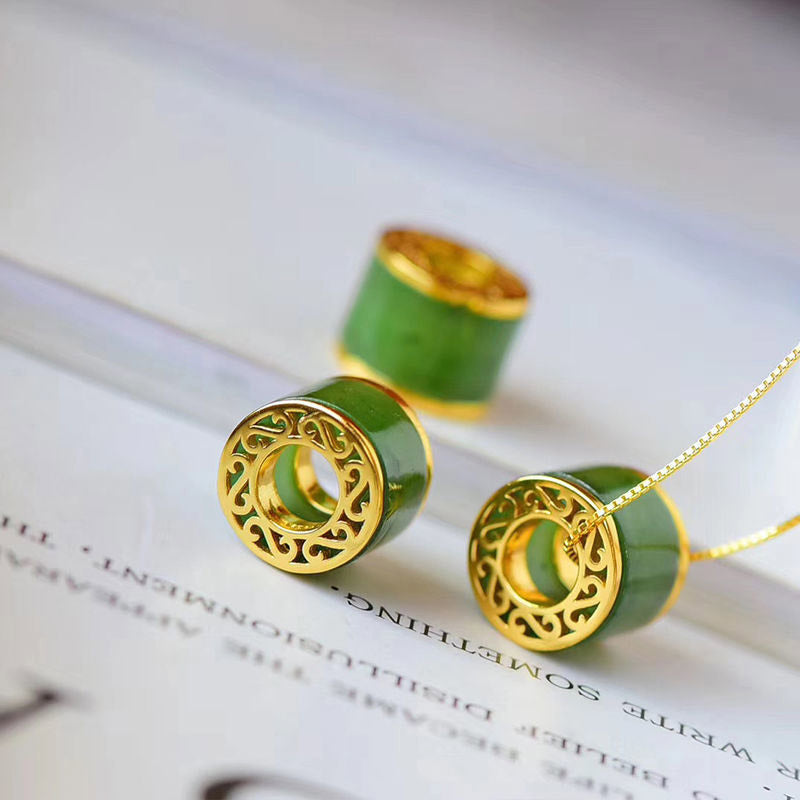 Kette Jade Lotus – Bild 2 – Grüne Jade Kette Lotus Anhänger goldfarben eleganter Naturstein Schmuck
