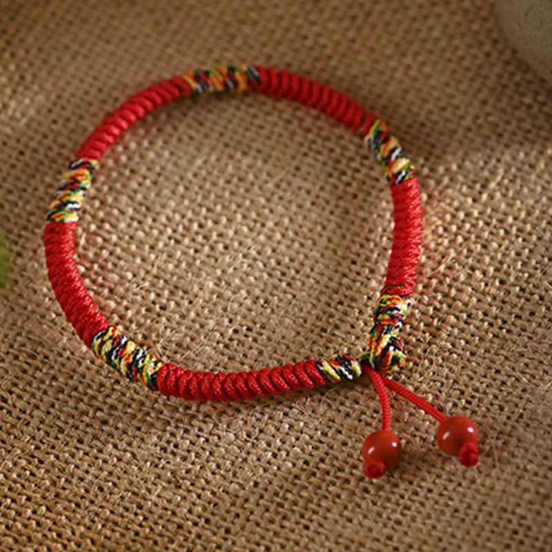 Rotes Armband Fünffarben – Schutz & Glück mit Perlen elastisch.