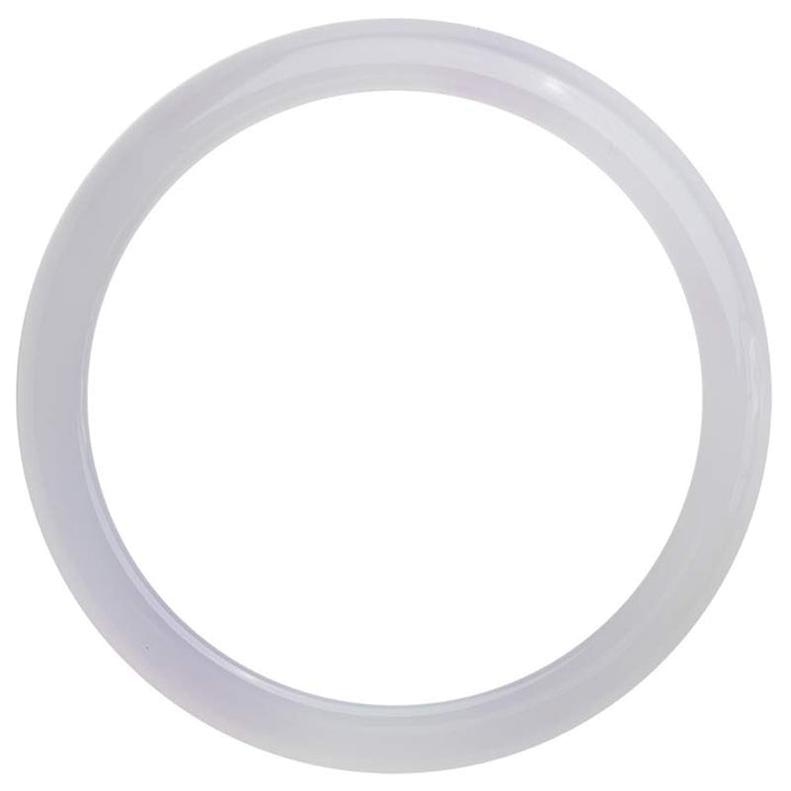 Armband – Harmonie aus transparentem Stein elastisch auf weißem Hintergrund