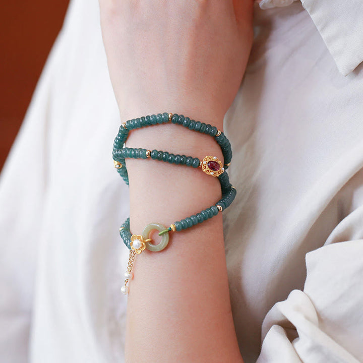 Cyan Jade Armband 925 Silber am Handgelenk elegant mehrschichtig getragen
