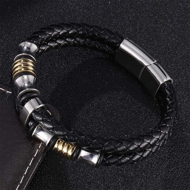 Schwarzes Leder Weave Armband mit Metallverzierungen Glück Schmuck Flatlays