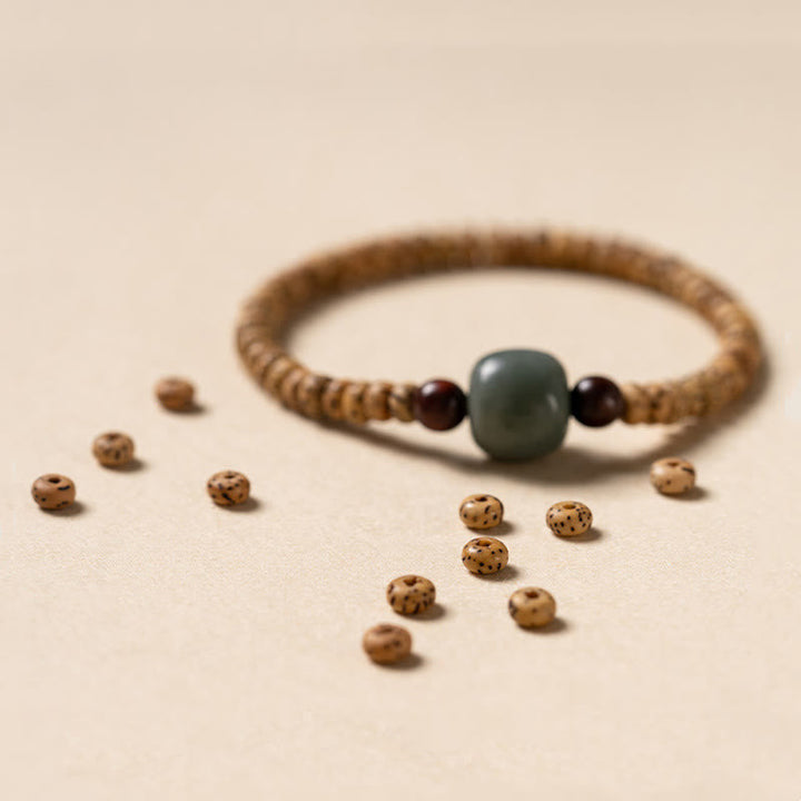 Armband Sandelholz Bodhi mit grünem Stein elegantes Design