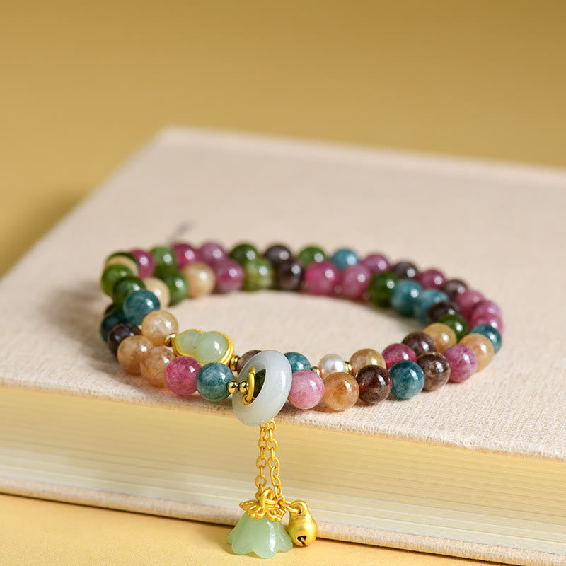 Buntes Turmalin-Kürbis-Armband mit goldenen Perlen und Anhänger.