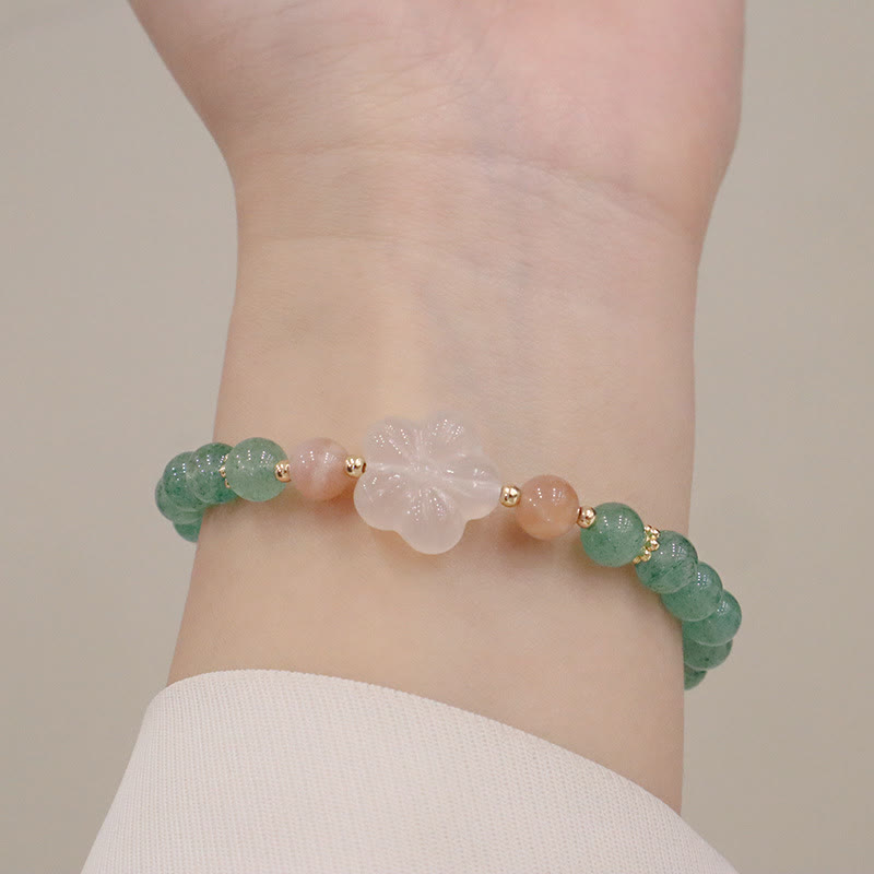 Armband Erdbeerquarz – Balance mit grünem Aventurin elastisch getragen