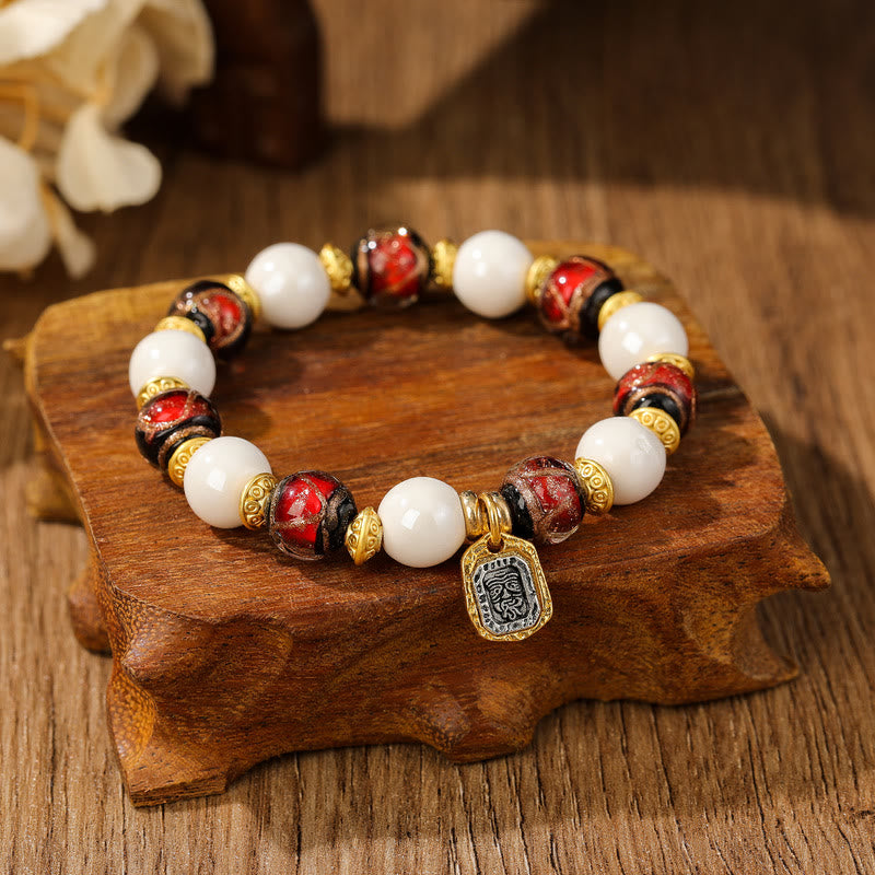 Armband – Schutz & Wohlstand & Balance mit weißen und roten Perlen elegant.