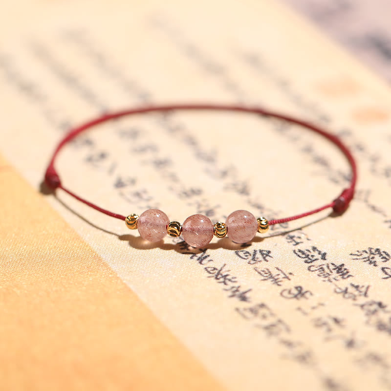 Armband Erdbeerquarz Kristall mit rosa Steinen und rotem Seidenband