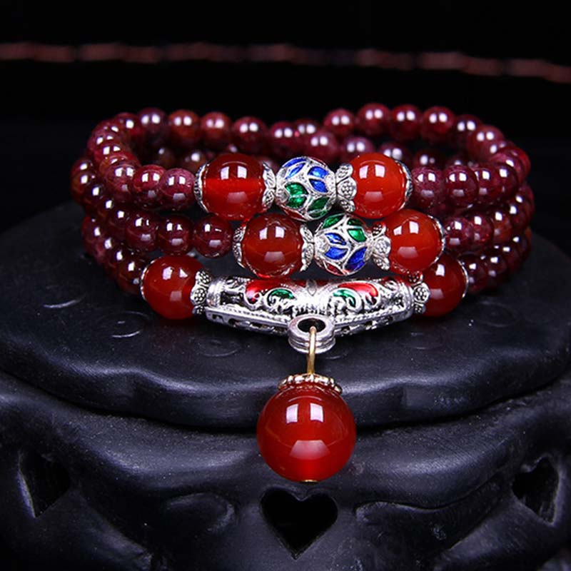 Armband Roter Achat Granat mit silbernen Verzierungen und Anhänger