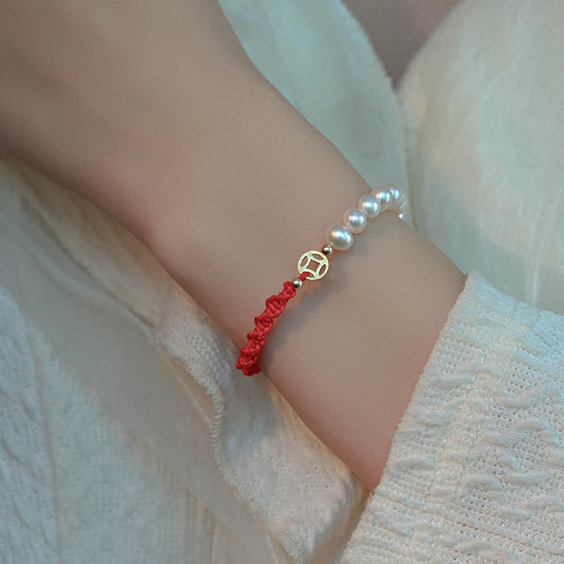 Armband Perle – Schutz & Glück mit roten Kordeln und silbernen Perlen elegant.