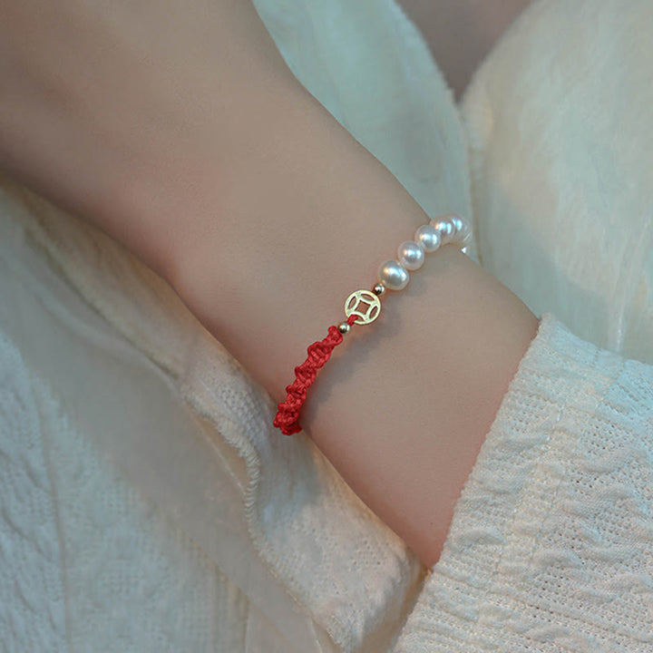 Armband Perle – Schutz & Glück mit roten Kordeln und silbernen Perlen elegant.