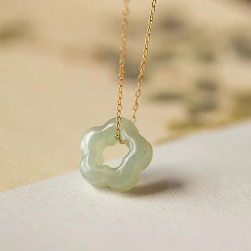 Jade Blume Kette Anhänger grüner Naturstein eleganter Schmuck golden