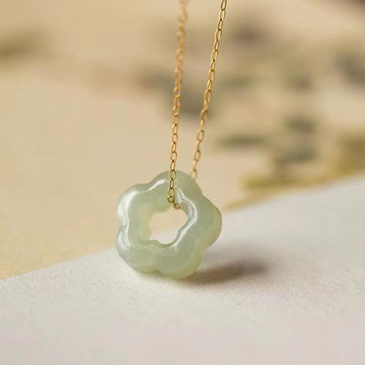 Jade Blume Kette Anhänger grüner Naturstein eleganter Schmuck golden