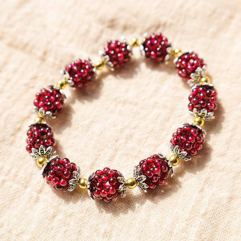 Armband Granat – Heilung rotes Perlenarmband mit goldenen Zwischenteilen elegant