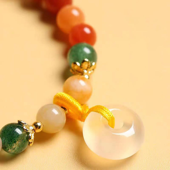 Jade Armband mit grünen und cremefarbenen Steinen Perlen elegant.