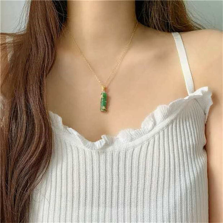 Anhänger Jade Bambus grüner Naturstein Kette Schutz Glück getragen