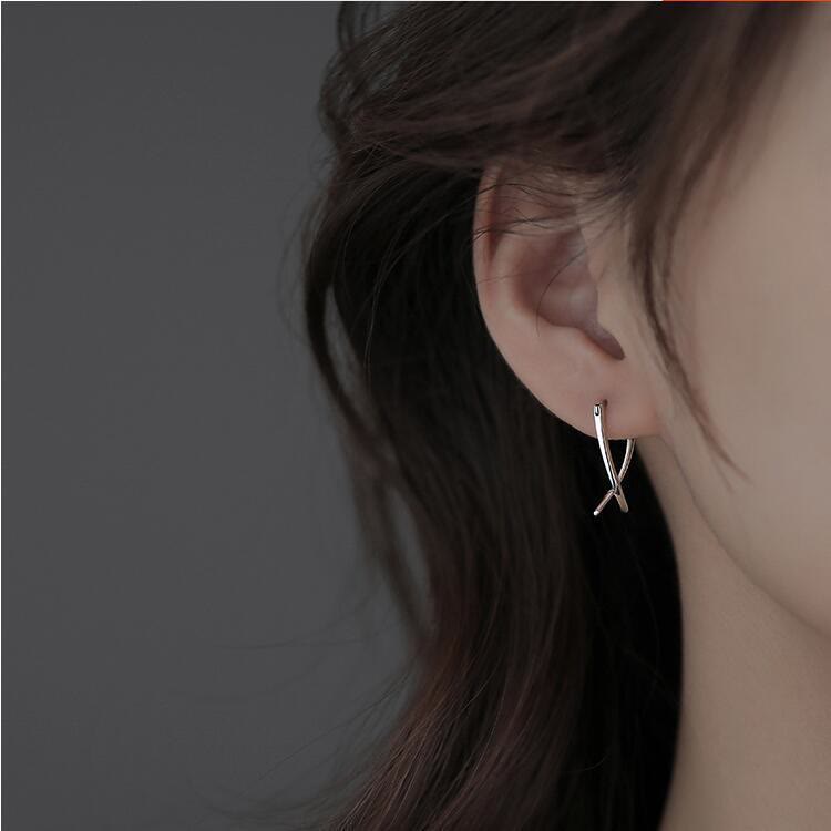 Ohrringe Kupfer Kreuz Geometrisch getragen minimalistisch Boho Schmuck Ohrhänger