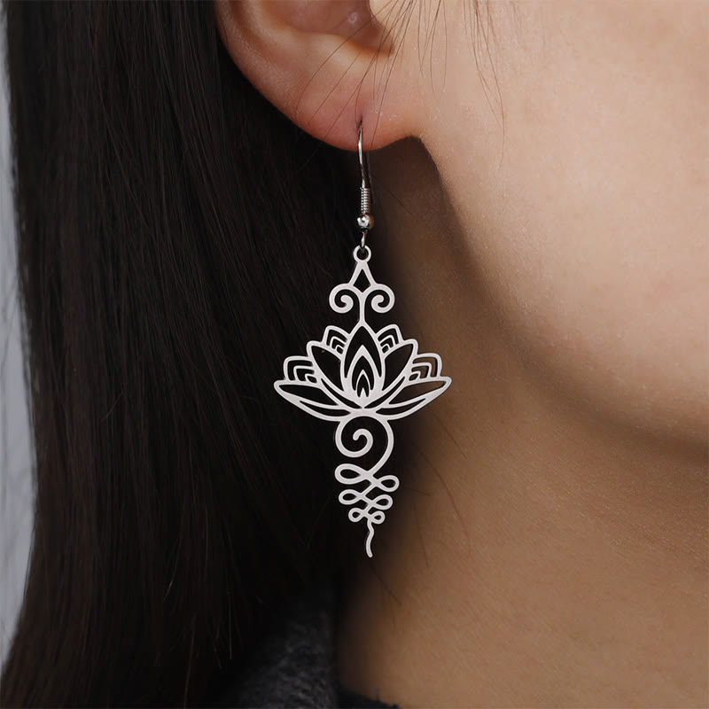 Lotus Ohrringe Edelstahl Silber getragen Boho Schmuck spirituell Ohrhänger