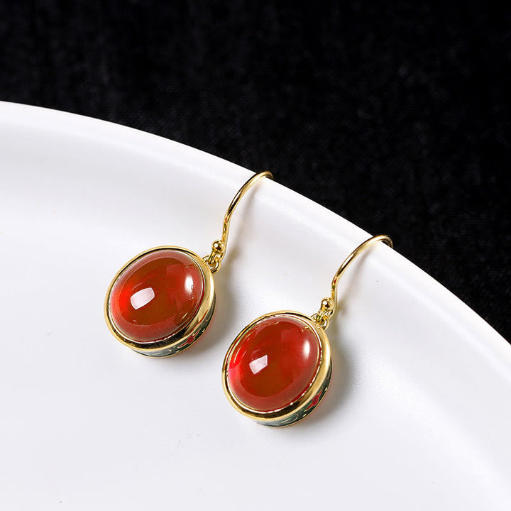 Ohrringe Roter Korund Gold Ohrhänger Boho Schmuck spirituell elegant getragen