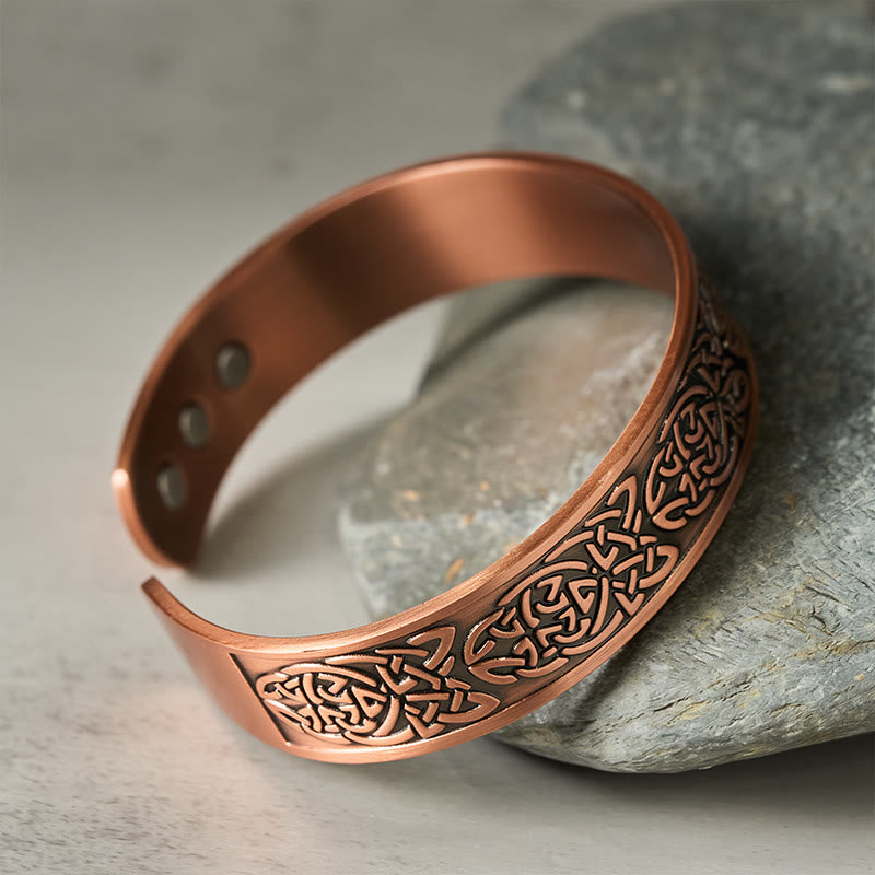 Kupfer Ring mit Linienmuster auf Stein getragen für Glück Fengshui