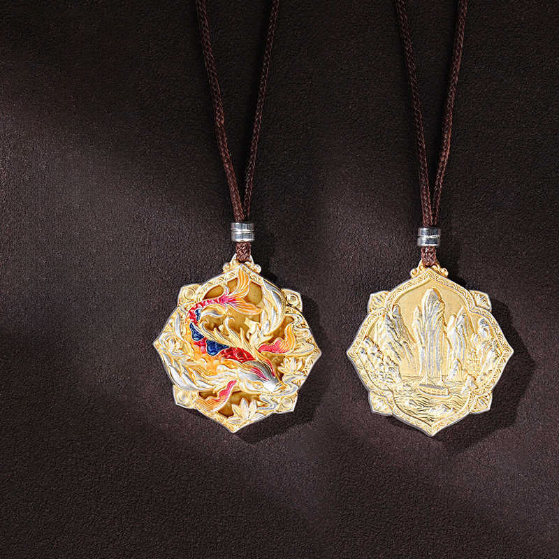 Zwei goldene religiöse Anhänger-Medaillons an roter Schnur Glück Sterlingsilber