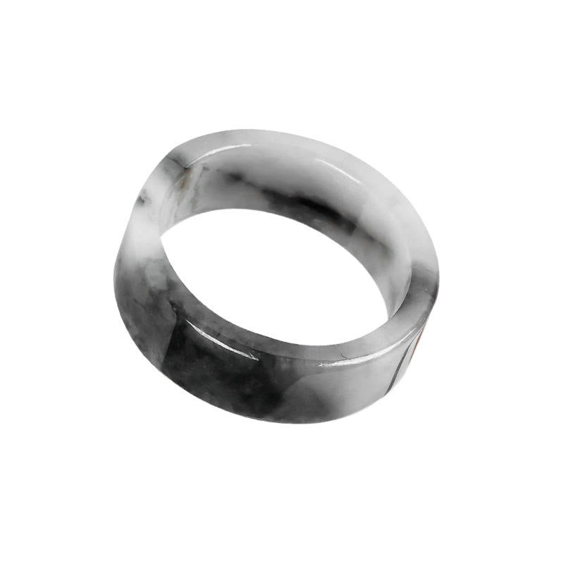 Jade Ring für Glück Wohlstand mit schwarzen Adern eleganter Stein