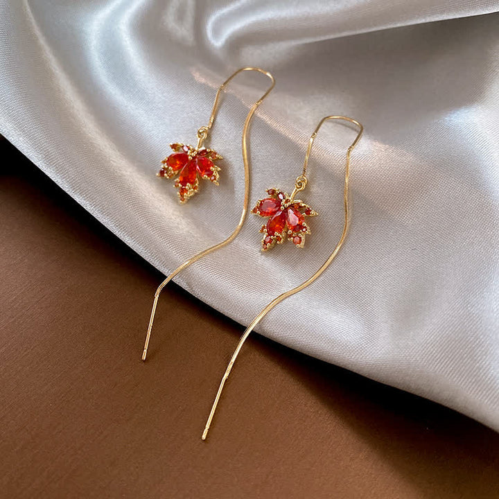 Goldohrringe mit roten Zirkonen Ahornblatt Design Glück eleganter Schmuck