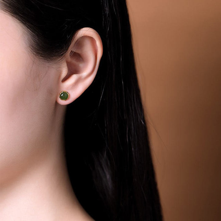 Ohrringe Hetian Jade Silber Glück getragen Modell Ohrstecker grün spirituell
