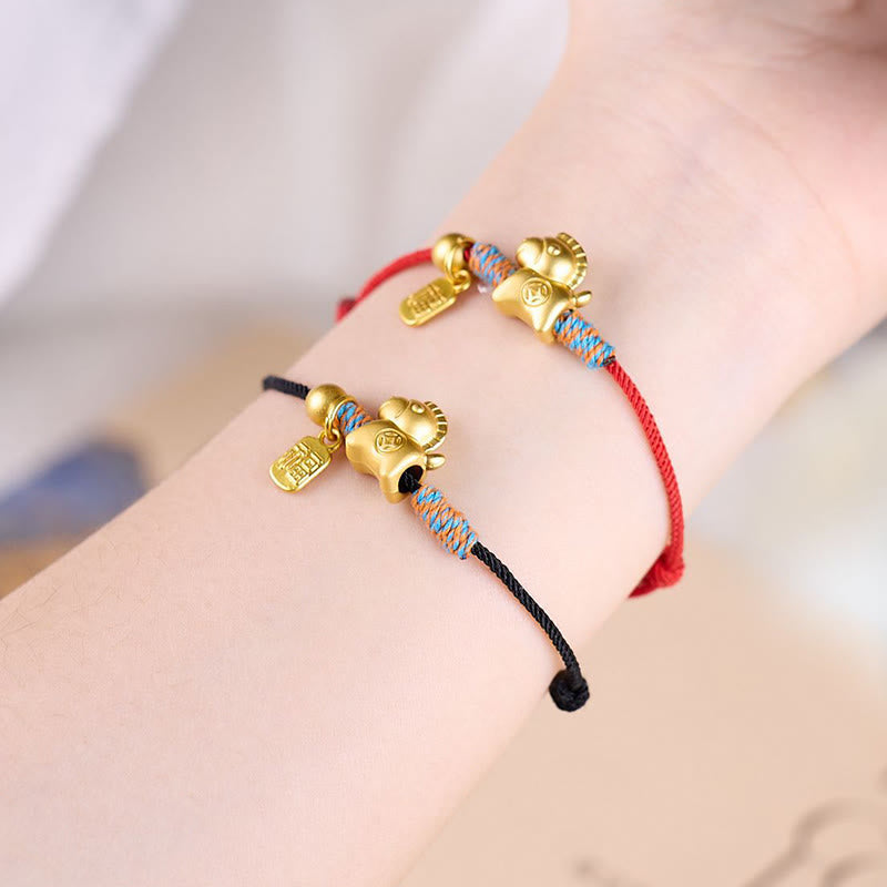 Armband Fu-Zeichen Glück Stärke goldener Pixiu geflochten am Handgelenk getragen