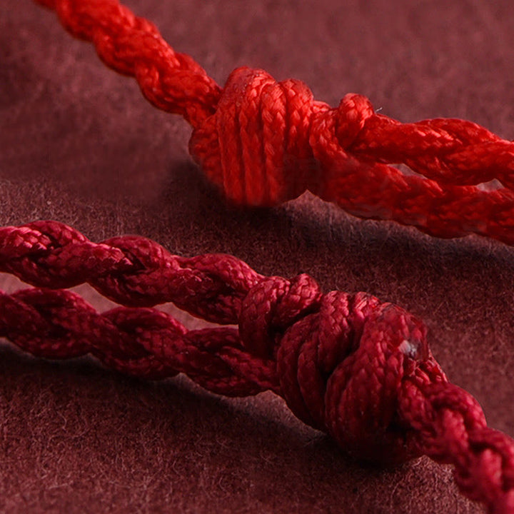Armband Pfirsichholz Glück Wohlstand rote Schnur Knoten Detail Handarbeit