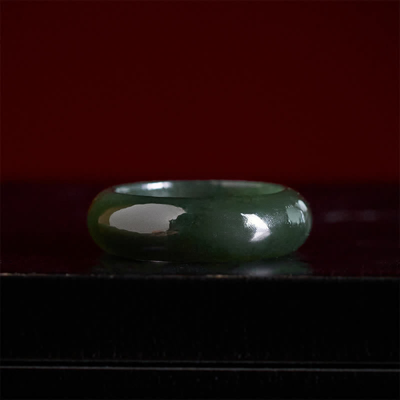 Grüner Jade Ring – Heilung Schutz poliert elegant glänzend