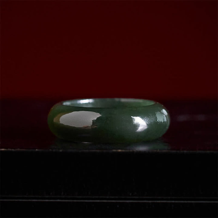 Grüner Jade Ring – Heilung Schutz poliert elegant glänzend
